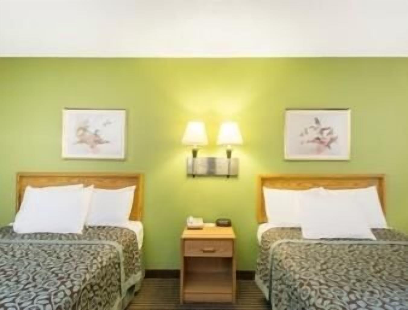 Days Inn By Wyndham Brownsville Екстер'єр фото