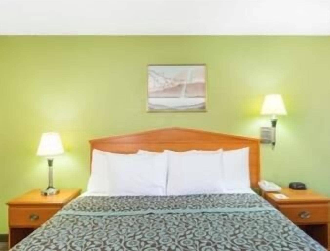 Days Inn By Wyndham Brownsville Екстер'єр фото