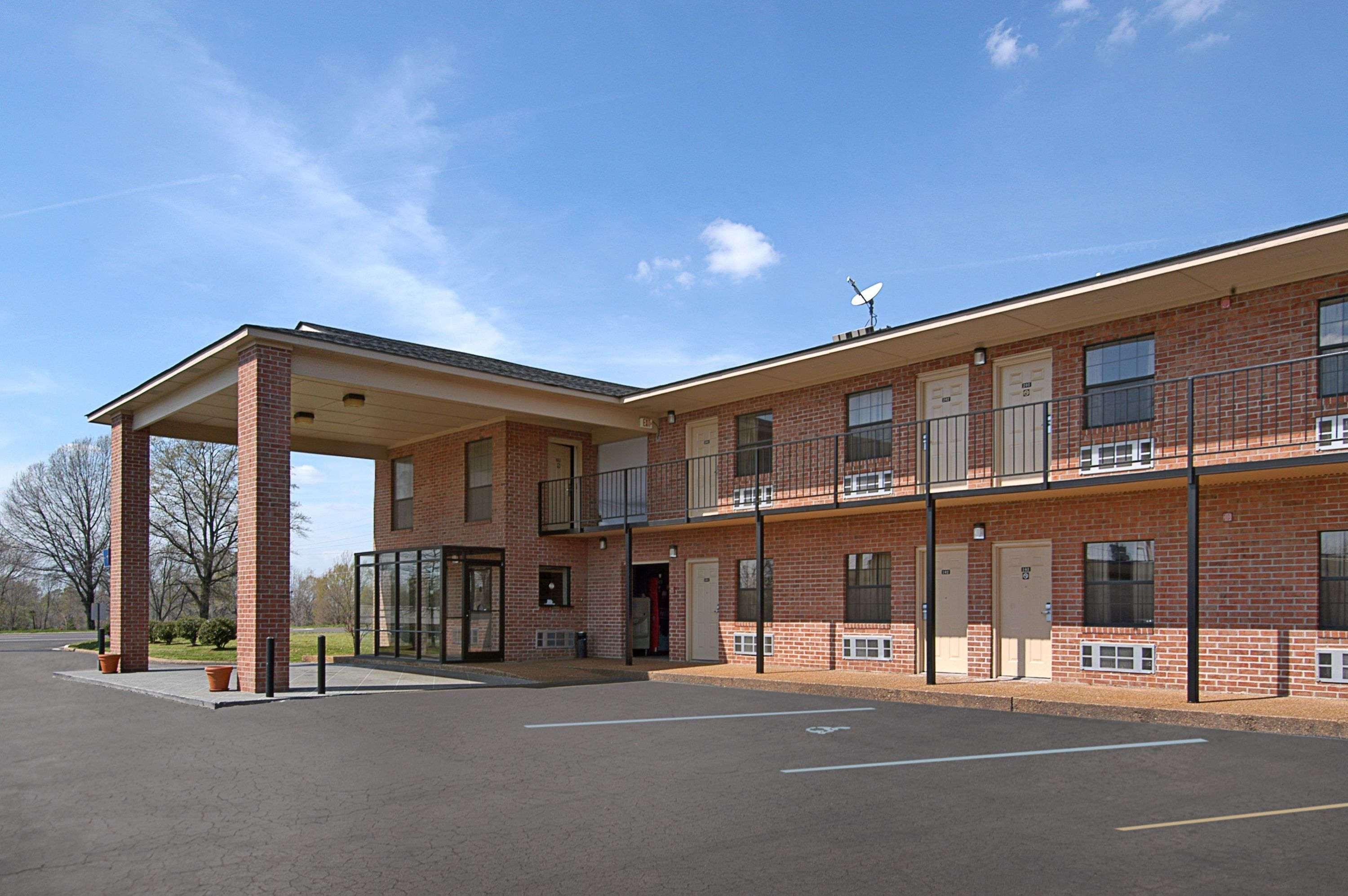 Days Inn By Wyndham Brownsville Екстер'єр фото