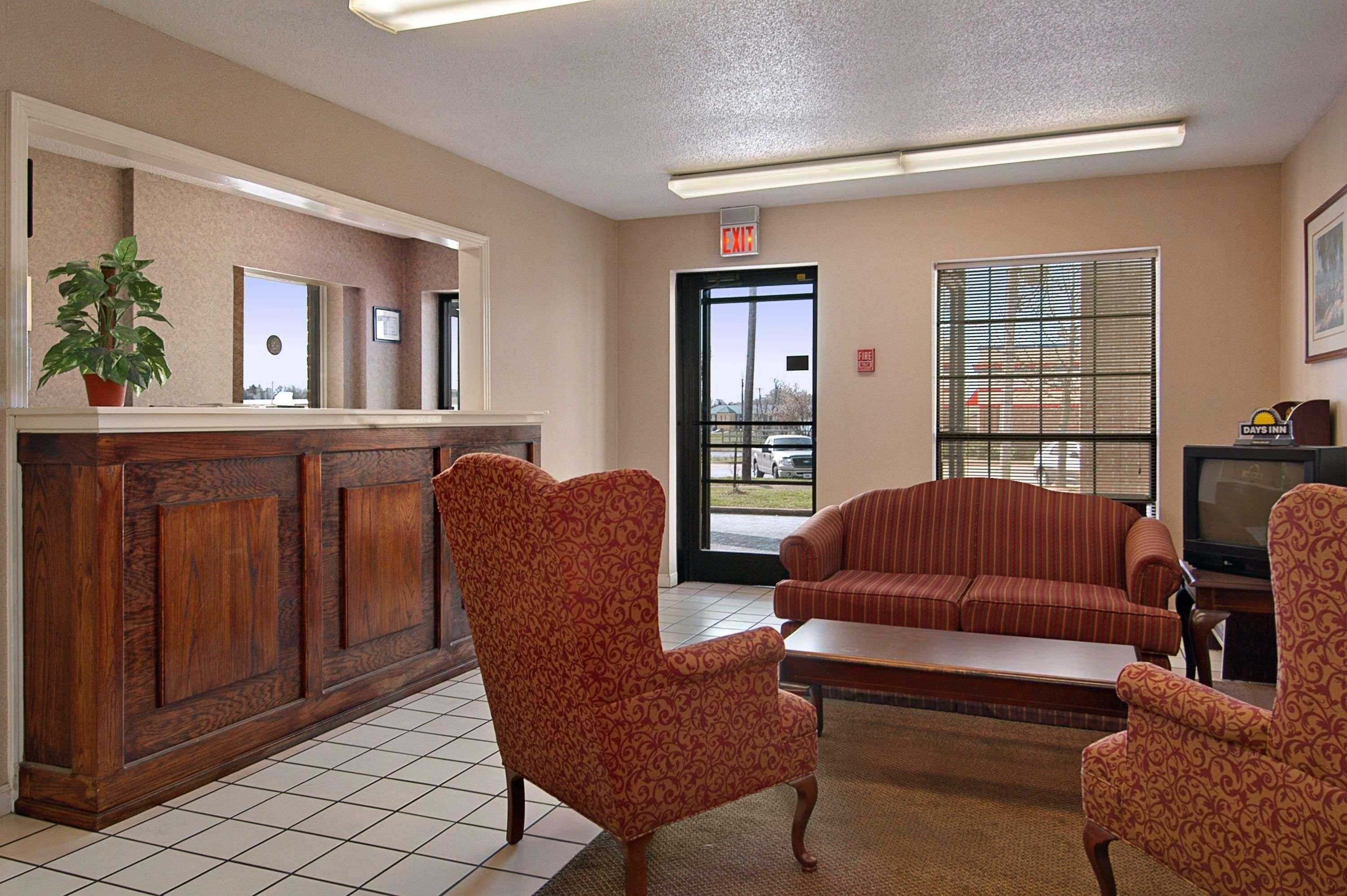 Days Inn By Wyndham Brownsville Інтер'єр фото