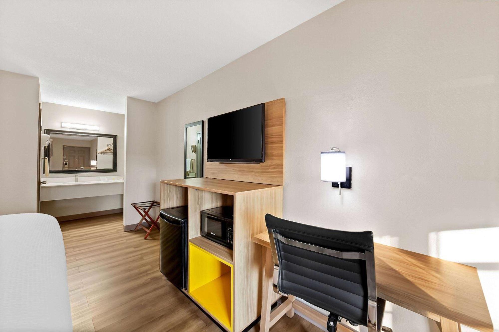 Days Inn By Wyndham Brownsville Екстер'єр фото