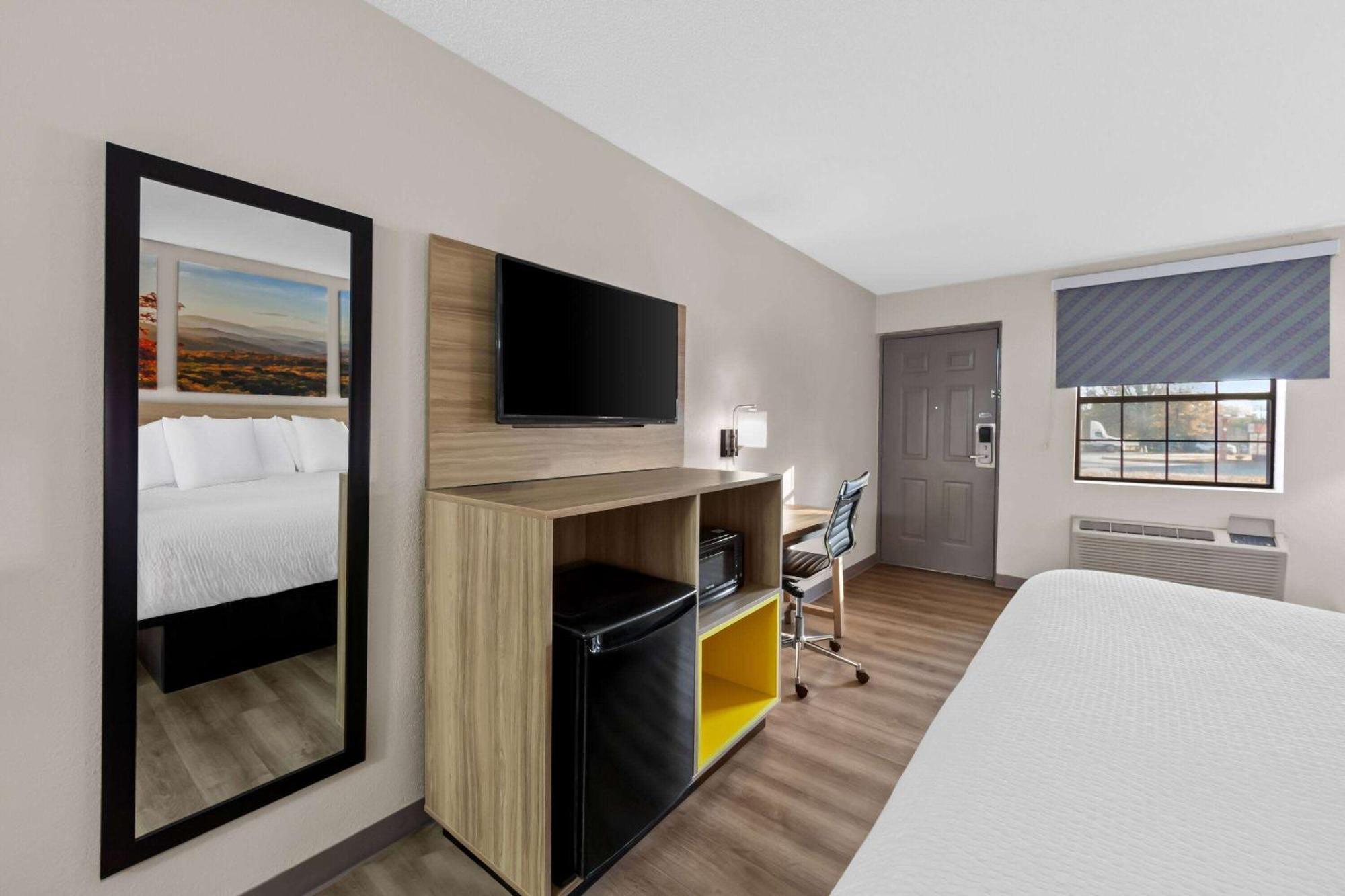 Days Inn By Wyndham Brownsville Екстер'єр фото