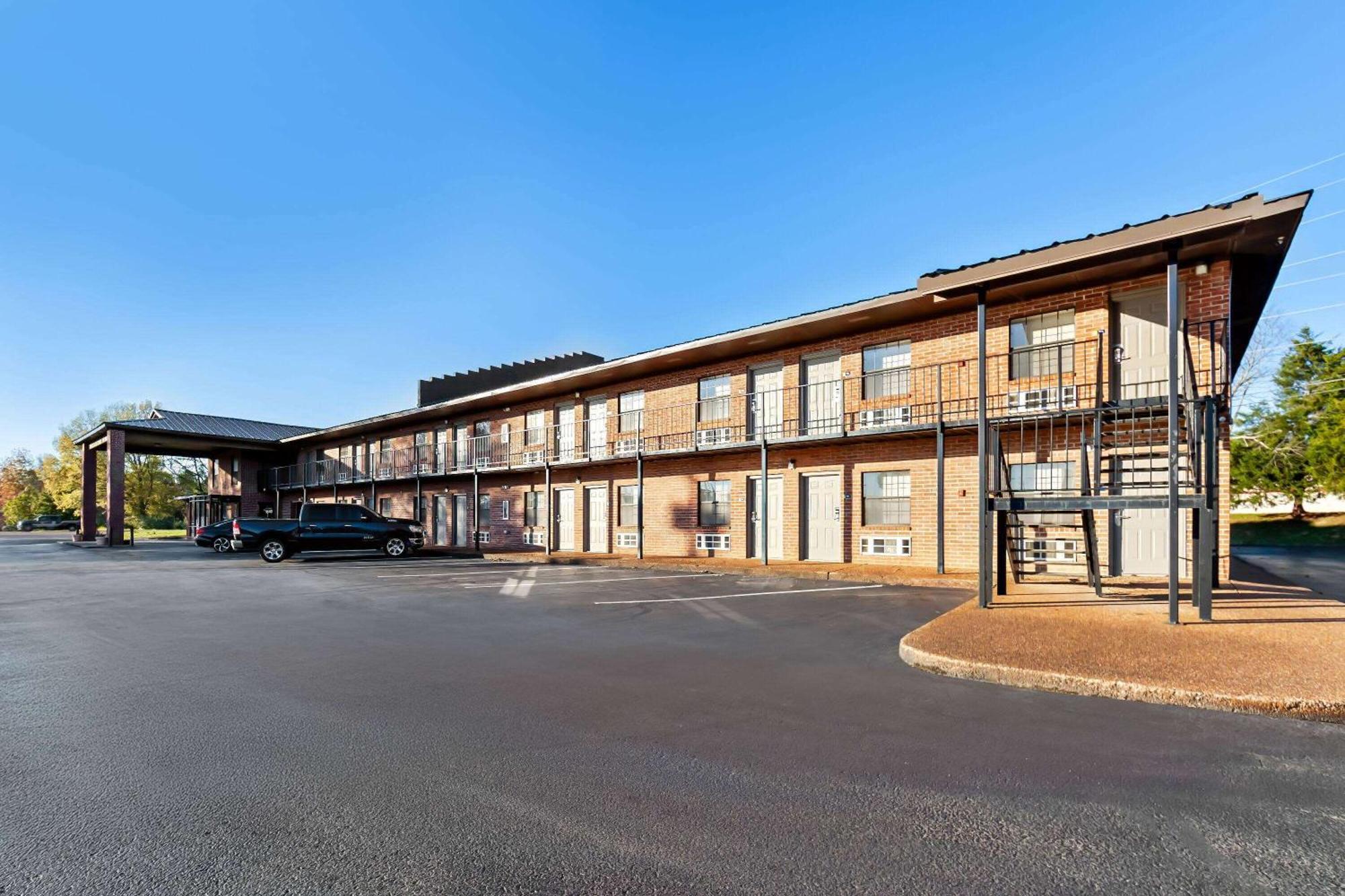Days Inn By Wyndham Brownsville Екстер'єр фото