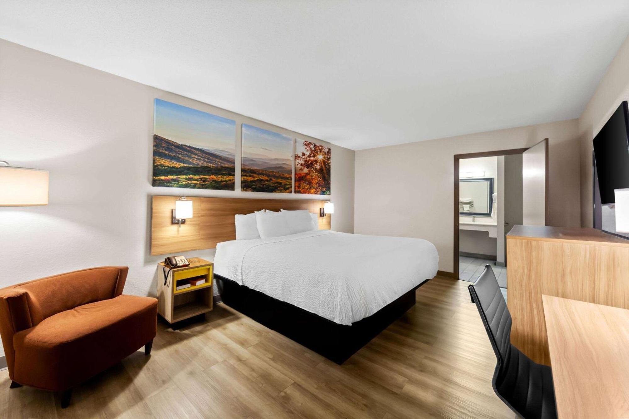 Days Inn By Wyndham Brownsville Екстер'єр фото