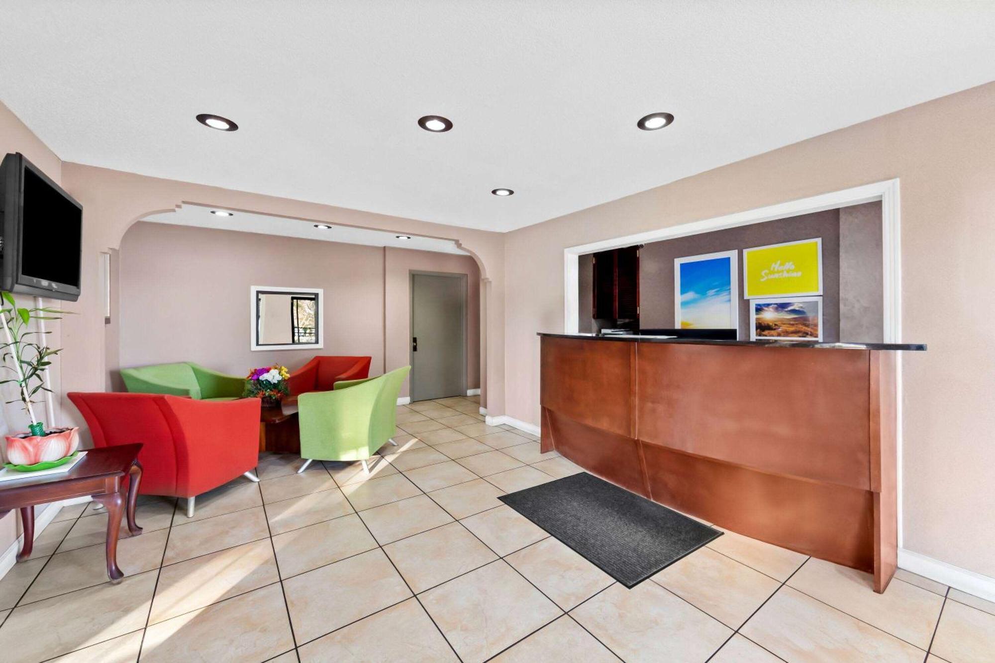 Days Inn By Wyndham Brownsville Екстер'єр фото