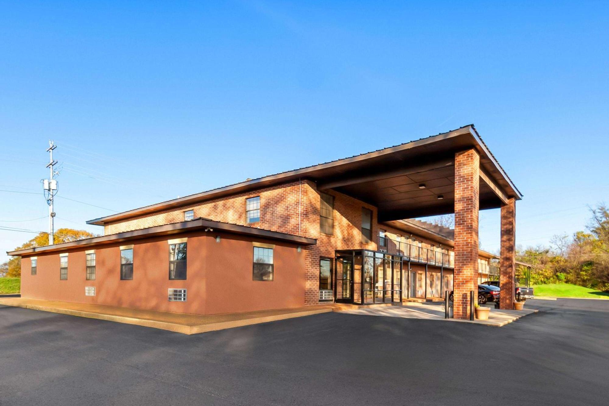 Days Inn By Wyndham Brownsville Екстер'єр фото
