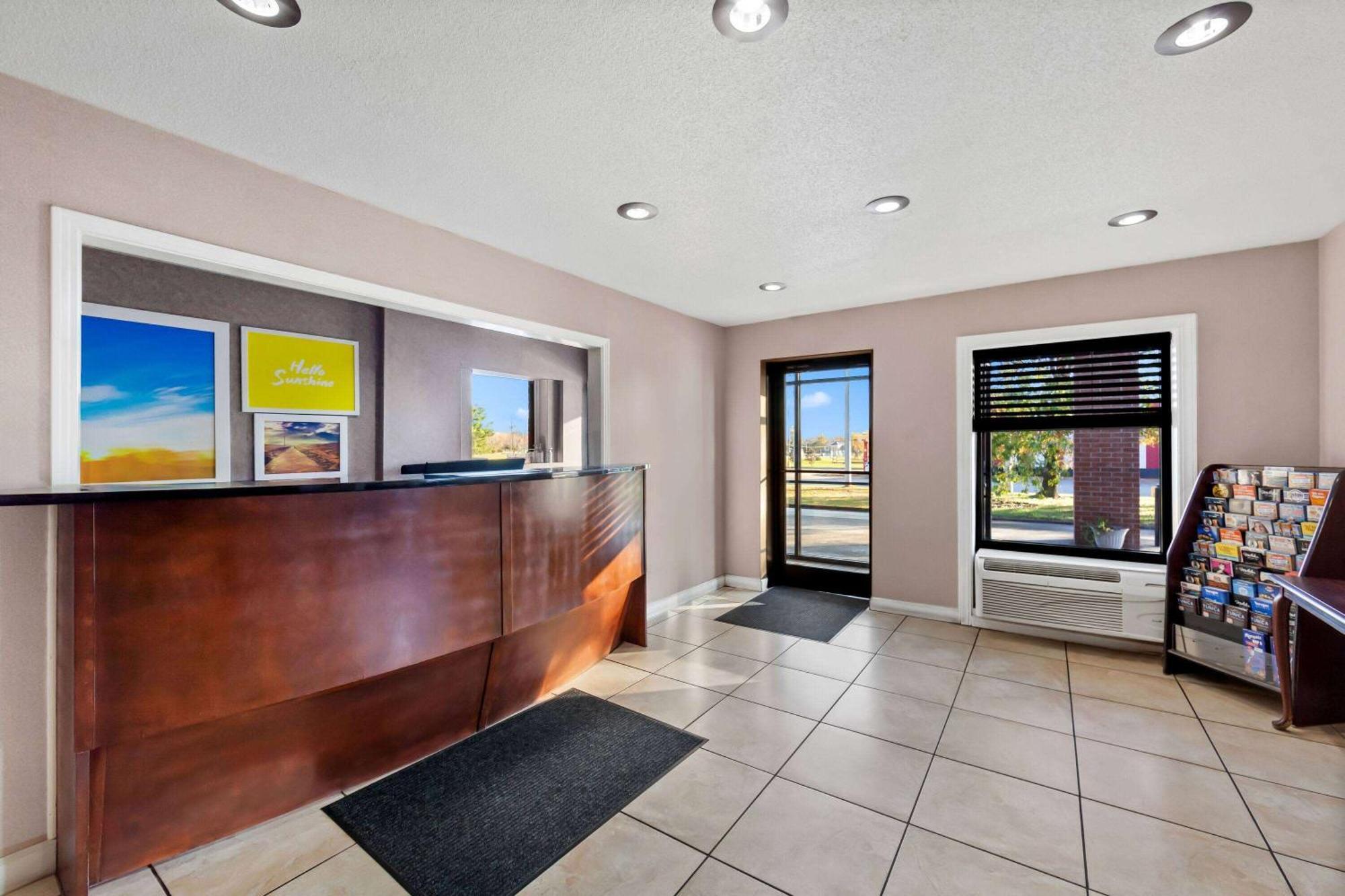 Days Inn By Wyndham Brownsville Екстер'єр фото