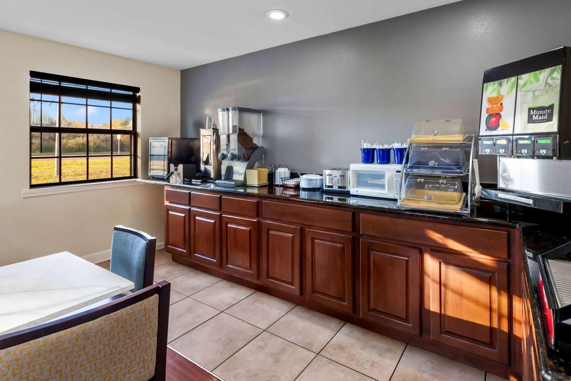 Days Inn By Wyndham Brownsville Екстер'єр фото