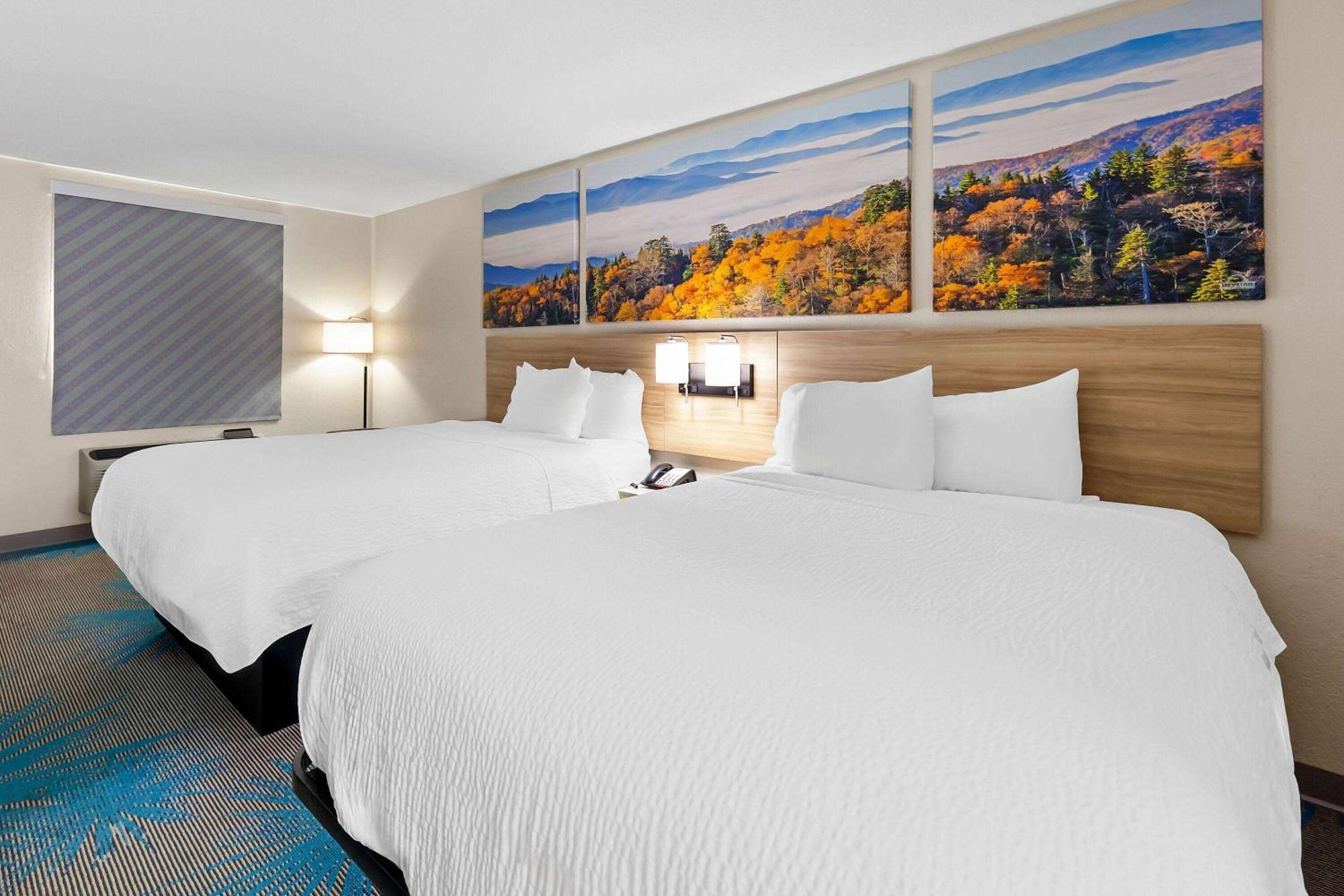 Days Inn By Wyndham Brownsville Екстер'єр фото