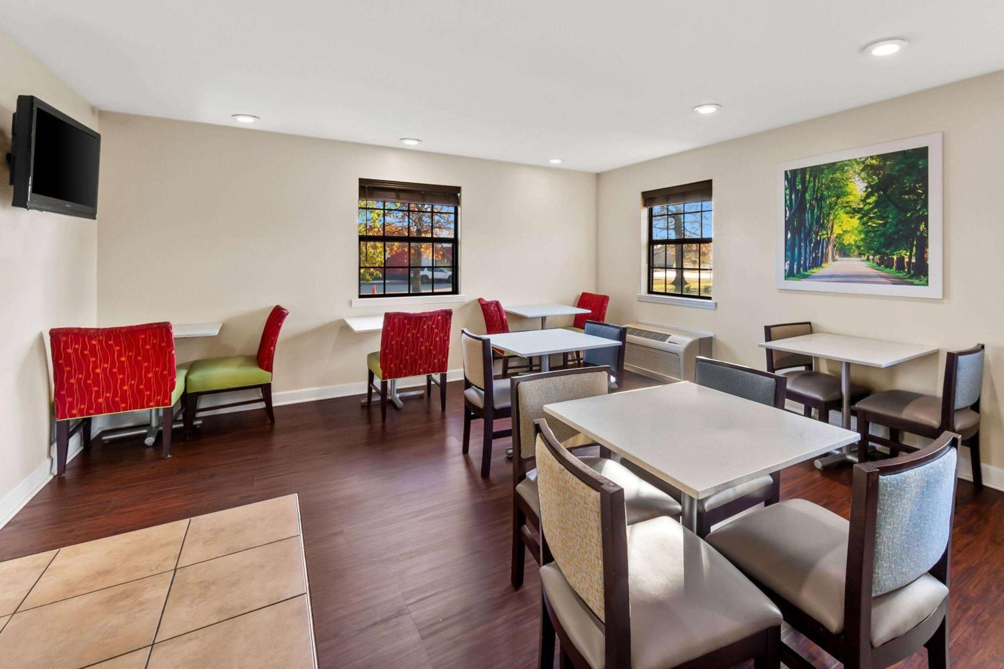 Days Inn By Wyndham Brownsville Екстер'єр фото