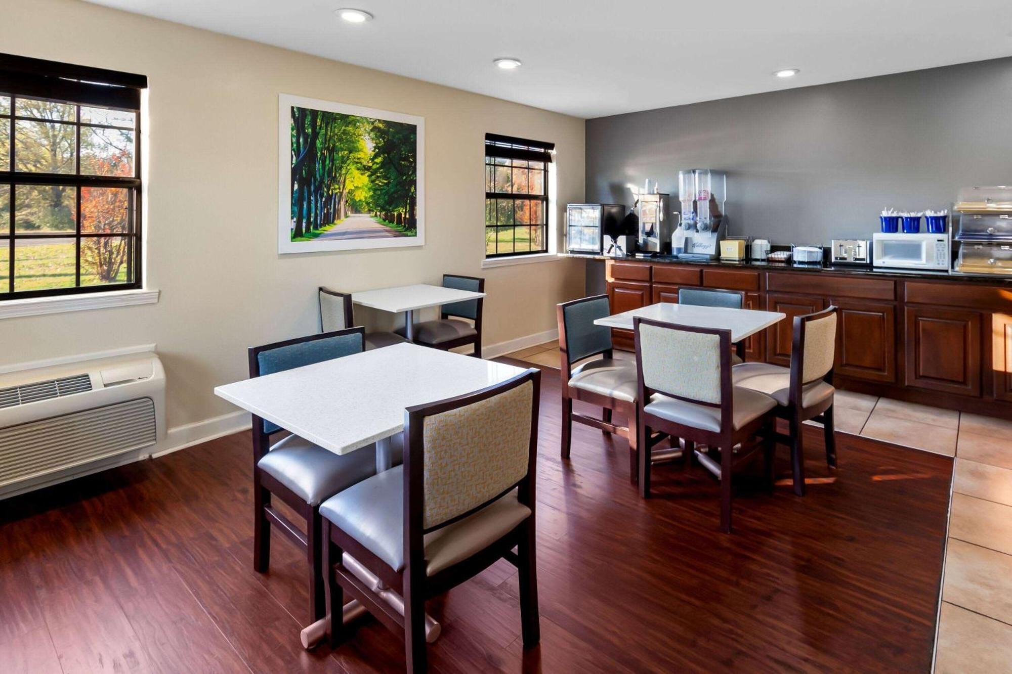Days Inn By Wyndham Brownsville Екстер'єр фото